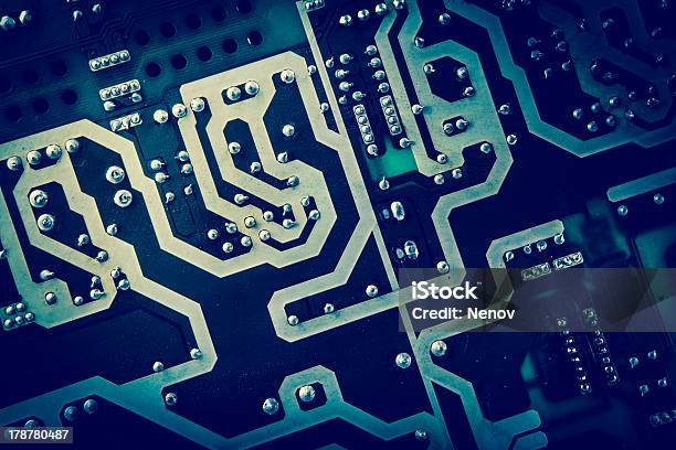 Circuito Foto de stock y más banco de imágenes de Chip - Componente de ordenador - Chip - Componente de ordenador, Color - Tipo de imagen, Complejidad