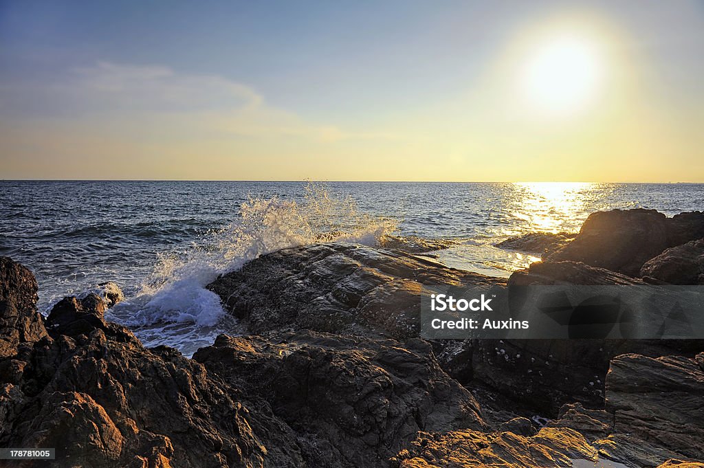 Pięknej plaży w zachód słońca w tle. - Zbiór zdjęć royalty-free (Barwne tło)