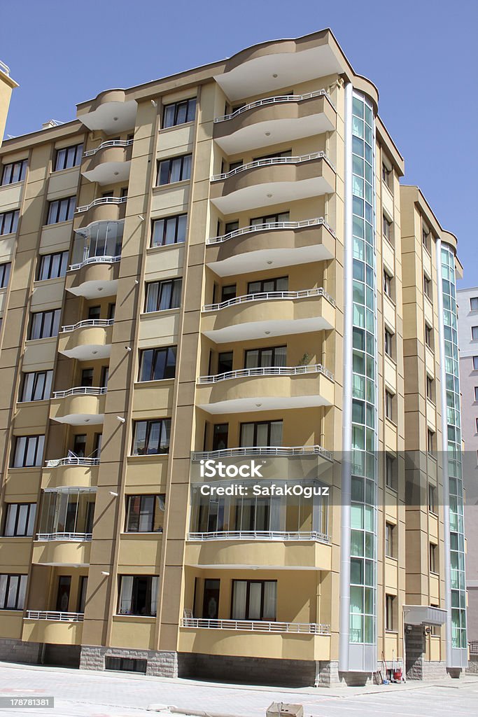 Bloque de apartamentos - Foto de stock de Aire libre libre de derechos