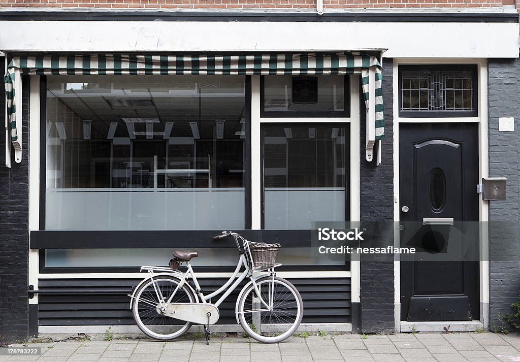 Branco bicicleta em Haarlem, Países Baixos. - Royalty-free Caixa de Correio Foto de stock