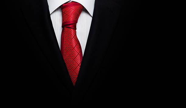 schwarzen business-anzug mit krawatte - shirt necktie men businessman stock-fotos und bilder