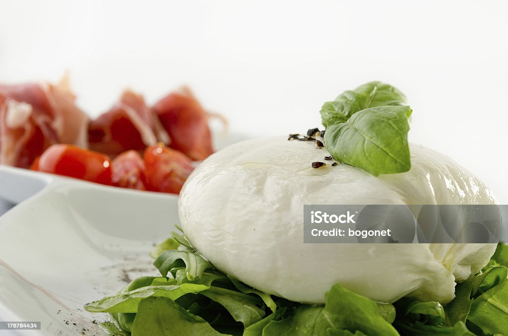 Burrata - Foto stock royalty-free di Insalata caprese