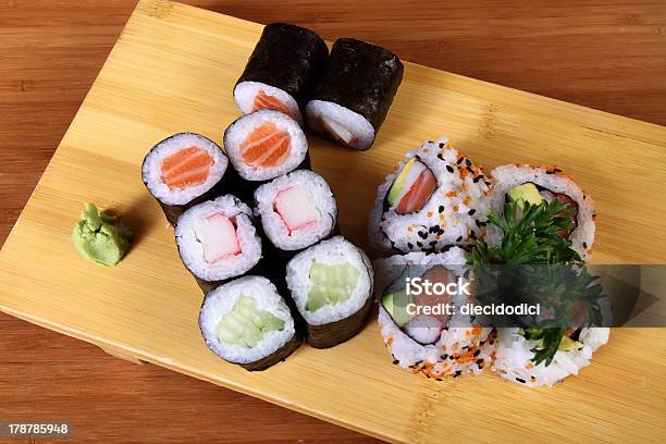 Sushi Su Piatto - Fotografie stock e altre immagini di Bistecca di manzo - Bistecca di manzo, Cena, Cibo