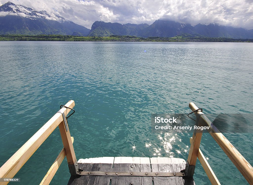 Thun Озеро в Швейцарии - Стоковые фото Jungfrau Region роялти-фри