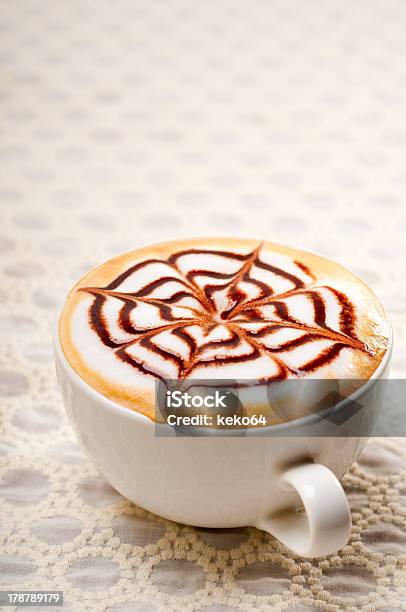 Capuchino Cup Foto de stock y más banco de imágenes de Adicción - Adicción, Alimento, Bebida