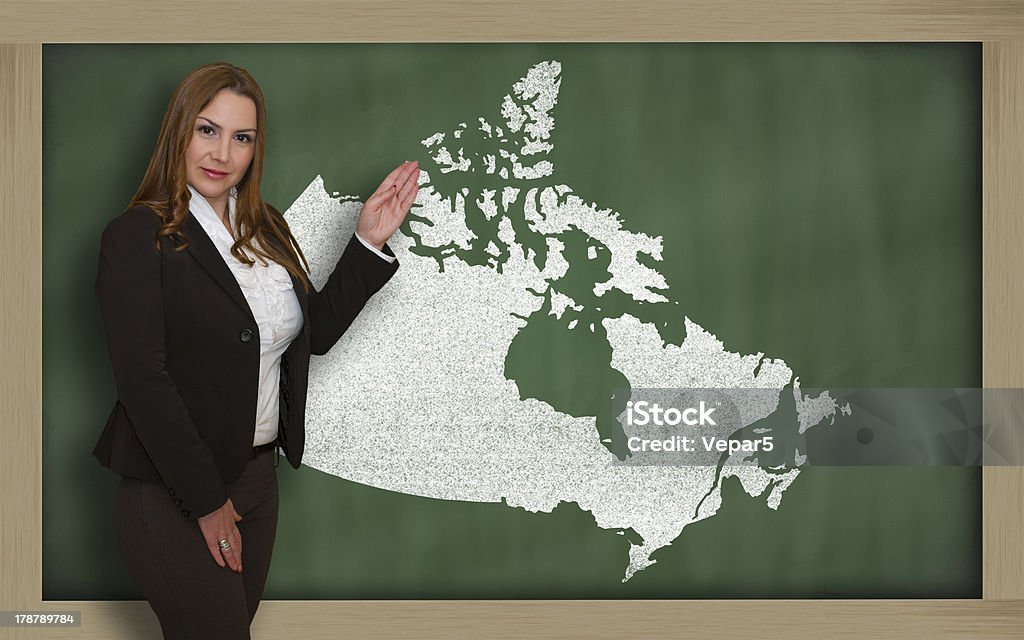 Lehrer zeigen auf Tafel Karte von Kanada - Lizenzfrei Ausbilder Stock-Foto