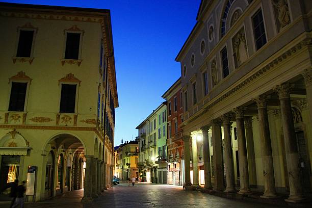 istock Night scene of Como, Italy 178789995