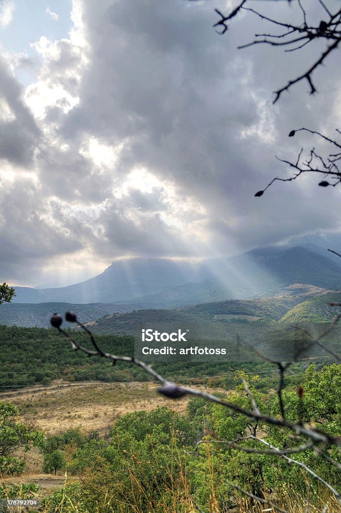 Paisaje de montaña en un valle de Crimea - Foto de stock de Aire libre libre de derechos