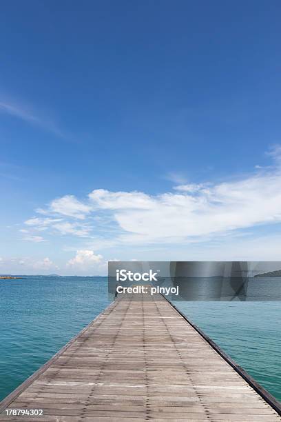 Puente En El Mar Foto de stock y más banco de imágenes de Agua - Agua, Aire libre, Camino