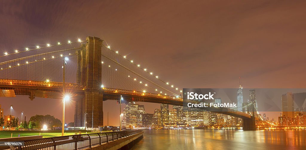 Cidade de Nova Iorque a noite panorama com Ponte de Brooklyn - Royalty-free Ao Ar Livre Foto de stock