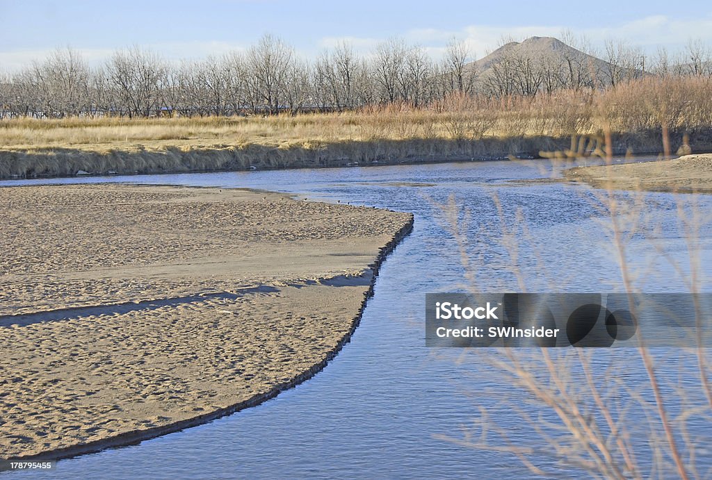 Rio Grande и Picacho Пик возле Las Cruces. M., N - Стоковые фото Аварии и катастрофы роялти-фри