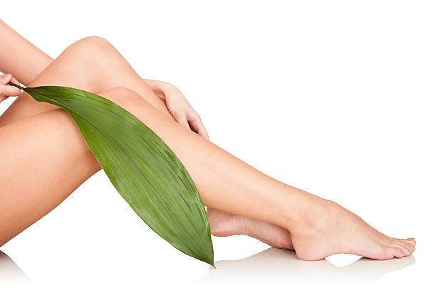 pernas de mulher bonita em spa - reflexology beauty naked human foot imagens e fotografias de stock