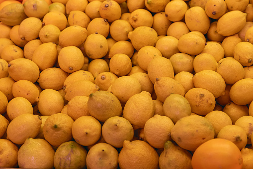 Fresh and Zesty: Lemons on Display at a Vibrant Farmers Market Stand - Organic Citrus Delight
