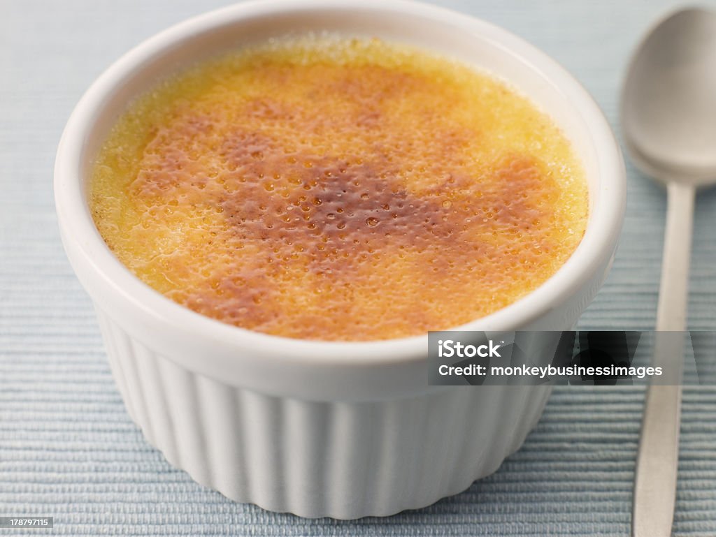 Crème brûlée - Foto stock royalty-free di Caramello