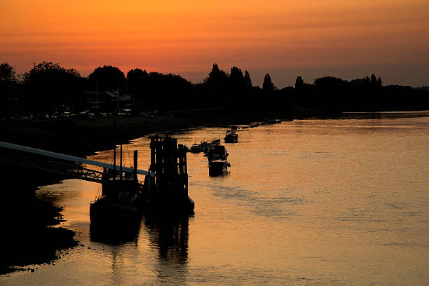 Sunset Over The Thames "Sunset over the river Thames at Putney Bridge, London" putney photos stock pictures, royalty-free photos & images