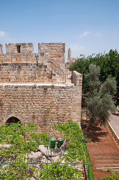 иерусалим старый город стены - jerusalem old city israel wall castle стоковые фото и изображения