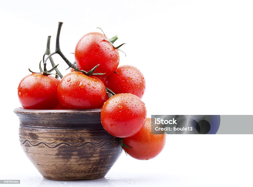 Wiśniowe pomidory na białym tle - Zbiór zdjęć royalty-free (Bez ludzi)