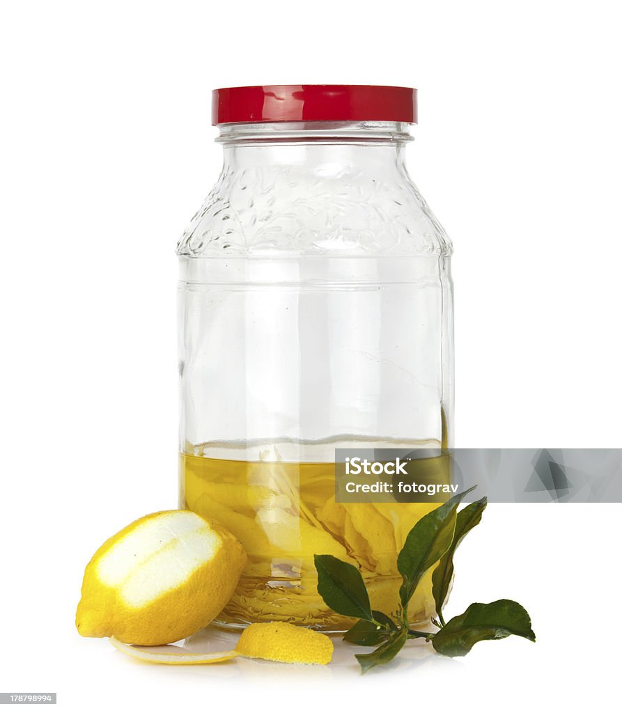 Buccia di limone in fermentazione - Foto stock royalty-free di Alchol