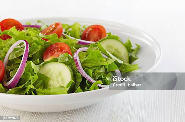 Salada Fresca - Fotografias de stock e mais imagens de Alface - Alface, Alimentação Saudável, Cebola