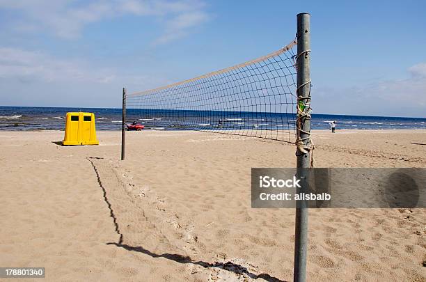 Photo libre de droit de Vide De Filets De Volleyball Sur La Plage Du Centre De Villégiature banque d'images et plus d'images libres de droit de Activité