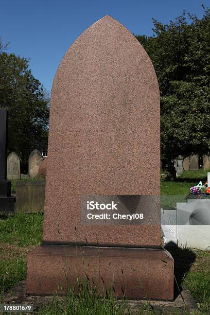 Пустой Gravestone — стоковые фотографии и другие картинки Вертикальный - Вертикальный, Гранит, Гробница