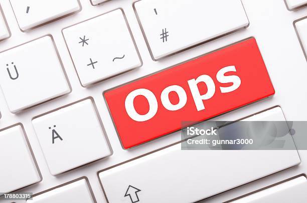 Oops - Fotografias de stock e mais imagens de Acidente - Conceito - Acidente - Conceito, Artificial, Computador