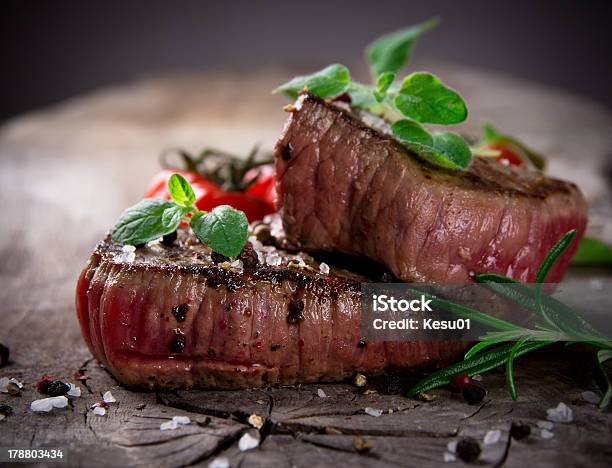 Deliziosa Bistecca Di Manzo - Fotografie stock e altre immagini di Filetto di manzo - Filetto di manzo, Alla griglia, Carne