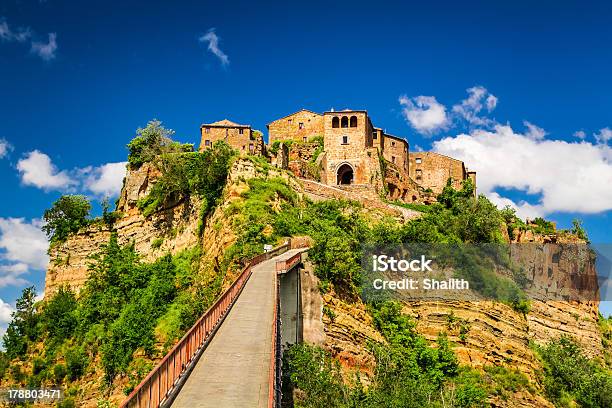 Vista Da Cidade Bagnoregio Na Toscânia - Fotografias de stock e mais imagens de Aldeia - Aldeia, Antigo, Ao Ar Livre