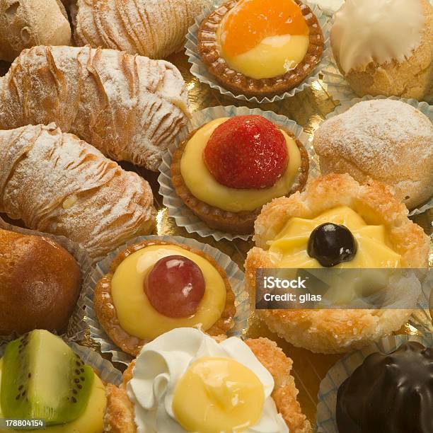 Pastelaria Italiano - Fotografias de stock e mais imagens de Baunilha - Condimento - Baunilha - Condimento, Bolacha, Castanho