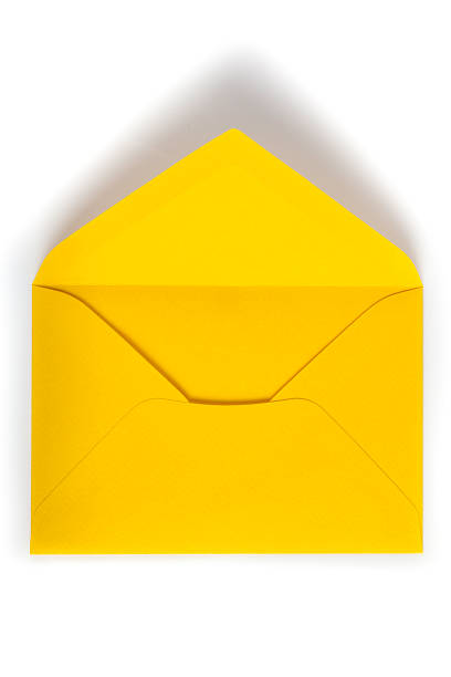 amarillo sobre (clipping path (borde de corte)) - manilla envelope fotografías e imágenes de stock