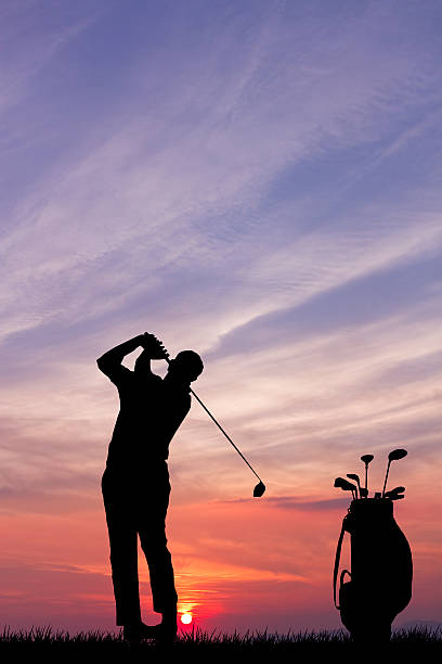 illustrazioni stock, clip art, cartoni animati e icone di tendenza di golf al tramonto - golf swing golf golf club golf ball