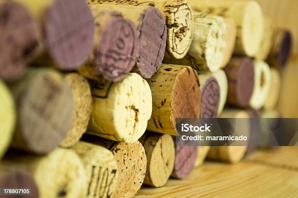 Wein Corks Stockfoto und mehr Bilder von Alkoholisches Getränk - Alkoholisches Getränk, Alt, Betrunken