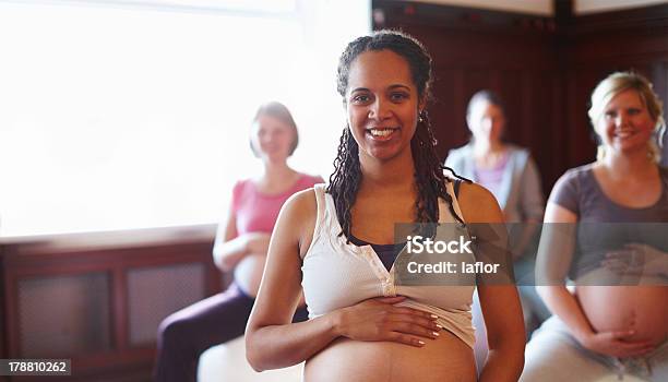 Bleiben Sie Gesund Und Fit Für Ihr Baby Stockfoto und mehr Bilder von Schwanger - Schwanger, Frauen, Menschengruppe