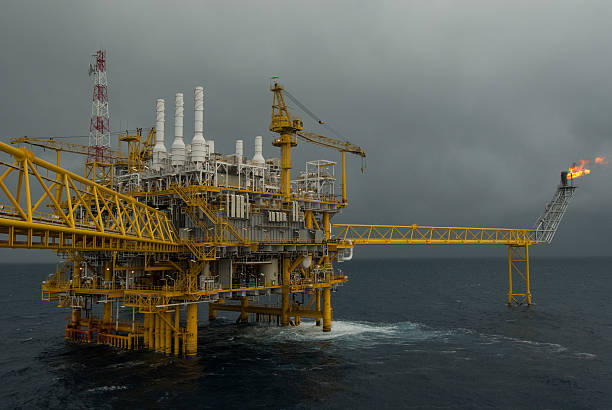 istock Oil and gas transfer platforms 178811778