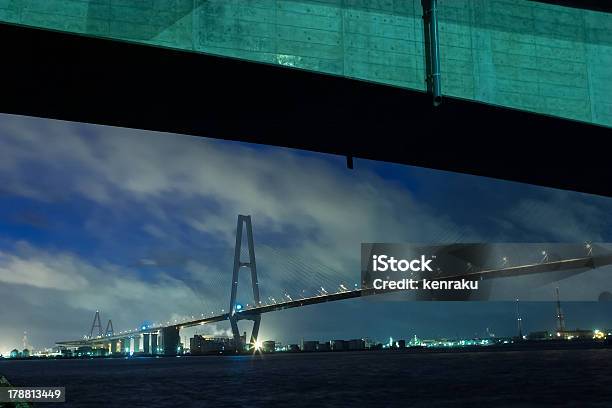 Expressway Verkehrt Über Meer In Der Nacht Stockfoto und mehr Bilder von Bauwerk - Bauwerk, Beleuchtet, Bewegung