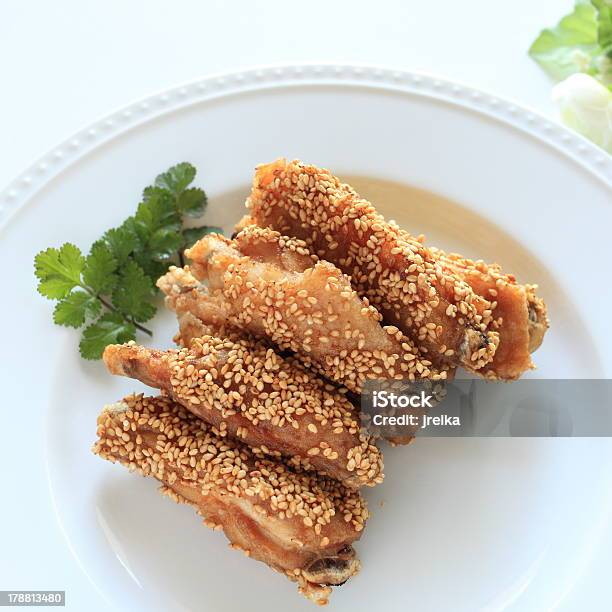 Comida Chinesa Gergelim Asa De Frango - Fotografias de stock e mais imagens de Asa de Frango - Asa de Frango, Comida, Comida chinesa