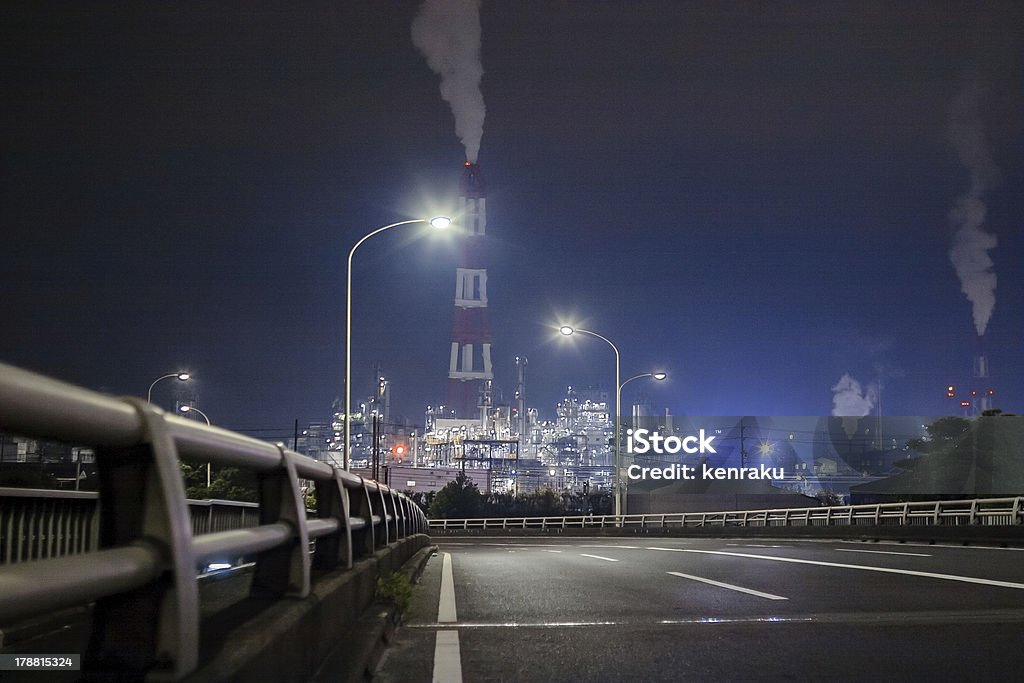 Heavy industries zone pour voir de la route - Photo de Brillant libre de droits