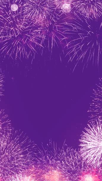 fogos de artifício roxos dourados celebração do ano novo chinês sobreposição de fundo vertical - new years eve chinese new year new years day fourth of july - fotografias e filmes do acervo
