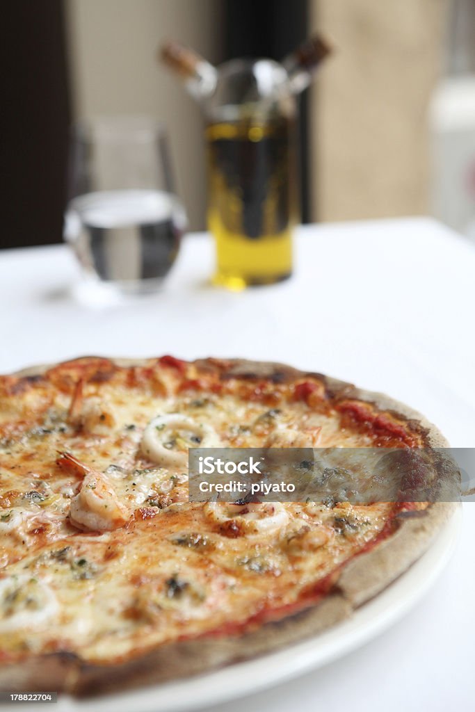 pizza de pescados y mariscos - Foto de stock de Aceite para cocinar libre de derechos