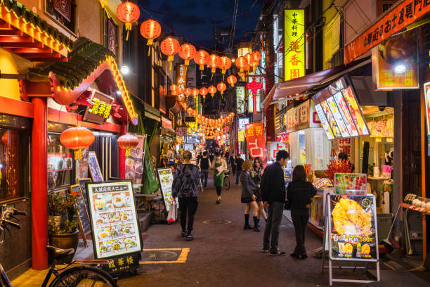 kolorowa ulica w yokohama chinatown nocą, jokohama, japonia - commercial sign street light illuminated lighting equipment zdjęcia i obrazy z banku zdjęć