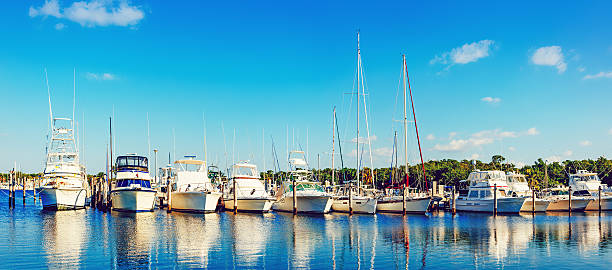 port de plaisance de miami - yacht florida yachting nautical vessel photos et images de collection