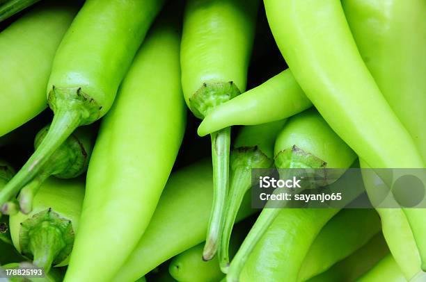 Foto de Muitas Pimentas Chili Verde Comidaprima e mais fotos de stock de Abraçar - Abraçar, Albuquerque - Novo México, Calor