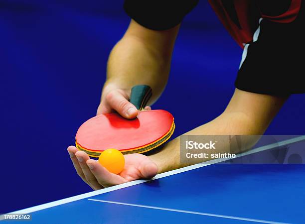 Servicio En Tenis De Mesa Foto de stock y más banco de imágenes de Tenis de mesa - Tenis de mesa, Deporte, Pelota