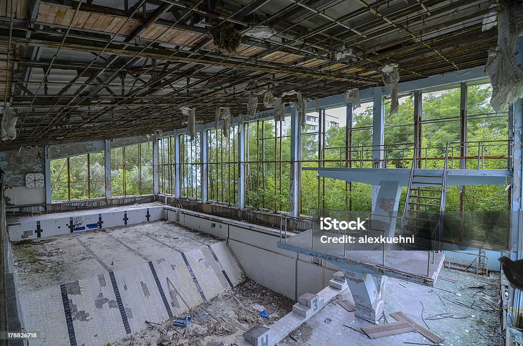 Abbandonato piscina Pripyat, Cernobyl - Foto stock royalty-free di Abbandonato