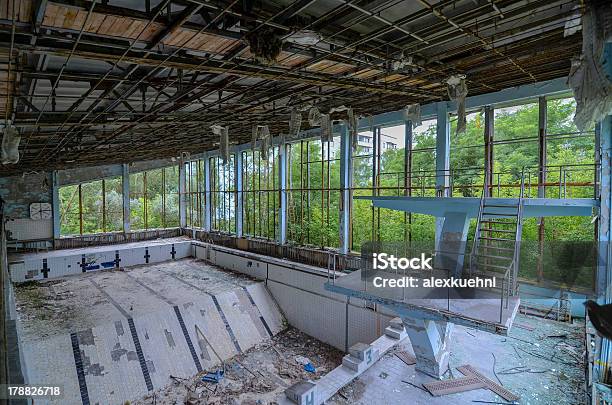 Abbandonato Piscina Pripyat Cernobyl - Fotografie stock e altre immagini di Abbandonato - Abbandonato, Ambiente, Anno 1986