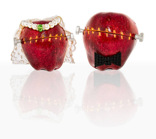修正されたリンゴをくつでのウェディング - scientist bizarre halloween mad scientist ストックフォトと画像