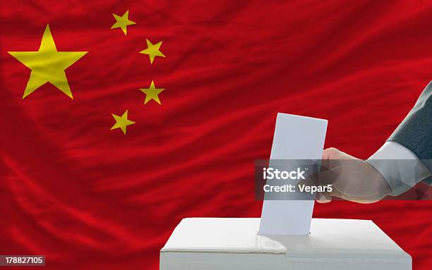 Foto de Homem De Voto Nas Eleições Na China e mais fotos de stock de Cultura Chinesa - Cultura Chinesa, Etnia chinesa, Votar