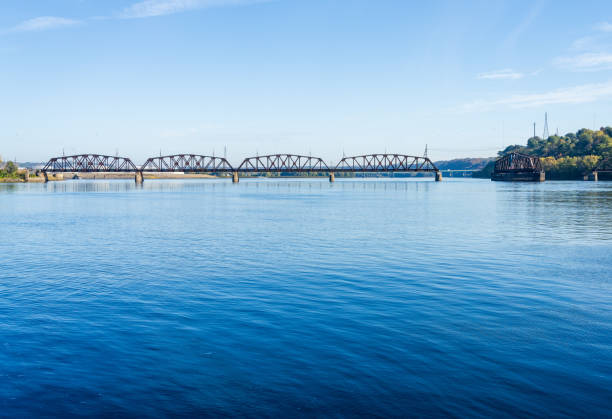 istock Open span on historic Dubuque Railroad bridge across Upper Mississippi 1788286985