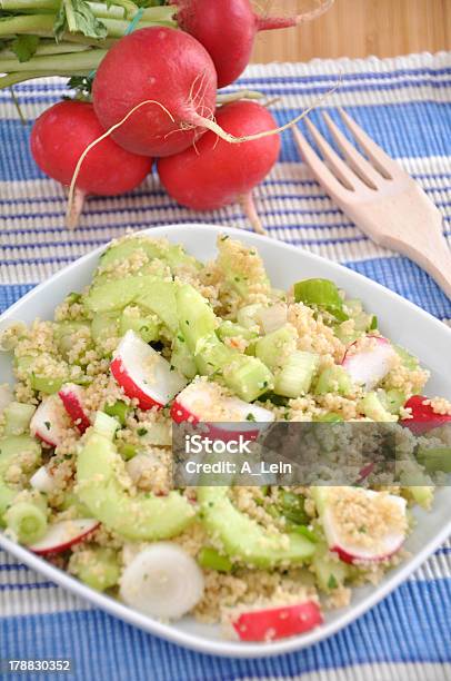 Salada Saudável Couscous - Fotografias de stock e mais imagens de Alimentação Saudável - Alimentação Saudável, Azeite, Cebola