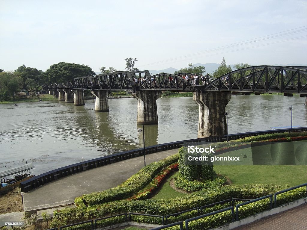 A ponte sobre o Rio Kwai, Kanchanaburi, Tailândia - Foto de stock de Cultura Tailandesa royalty-free